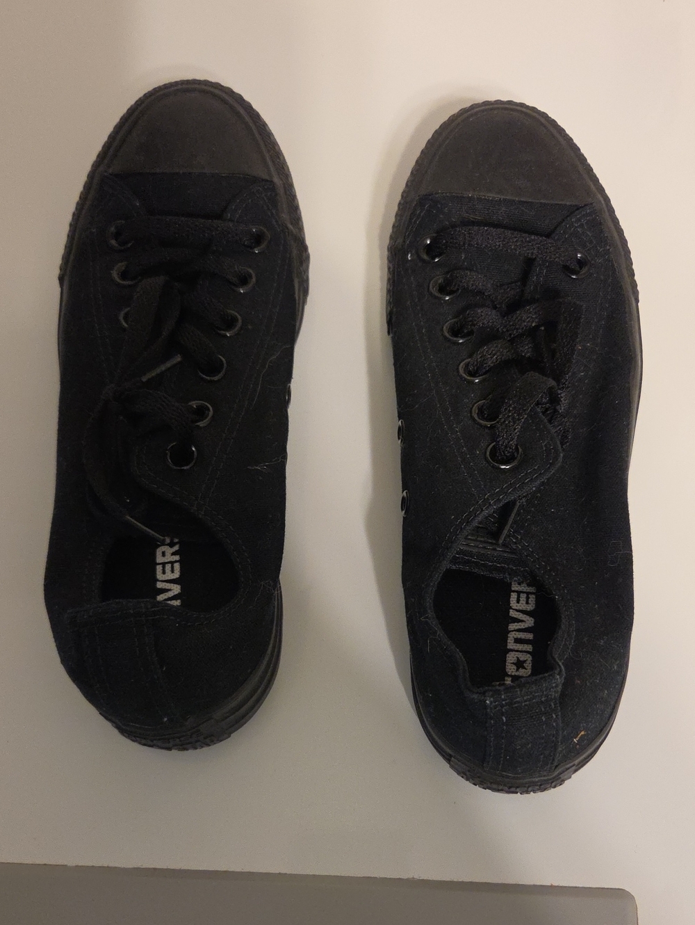 Converse Men’s Low-Top Canvas Sneakers in Black Worn Once! Size 5 Mens 7 Womens